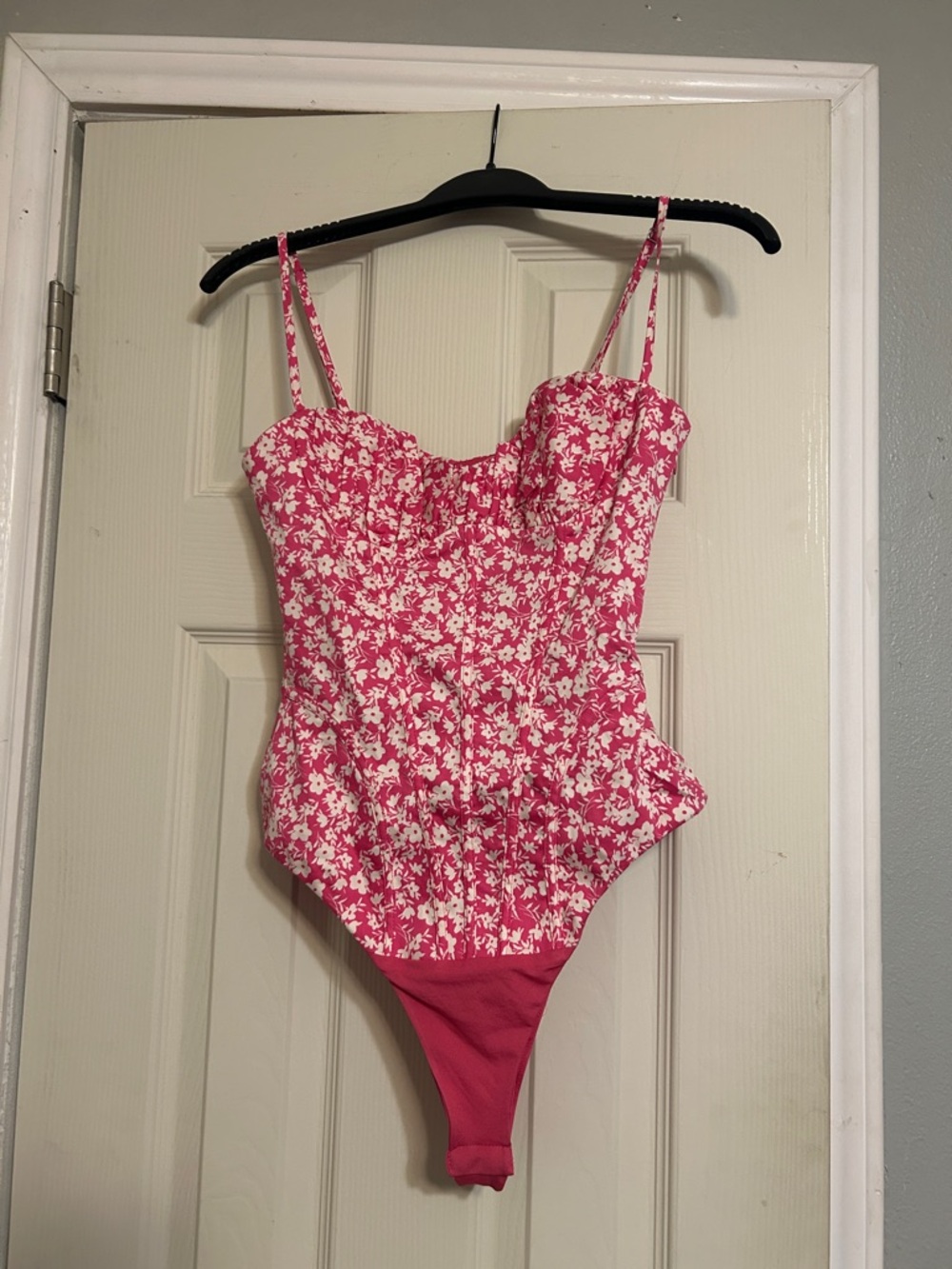 🐝2/$16🐝 Zara pink white body suit